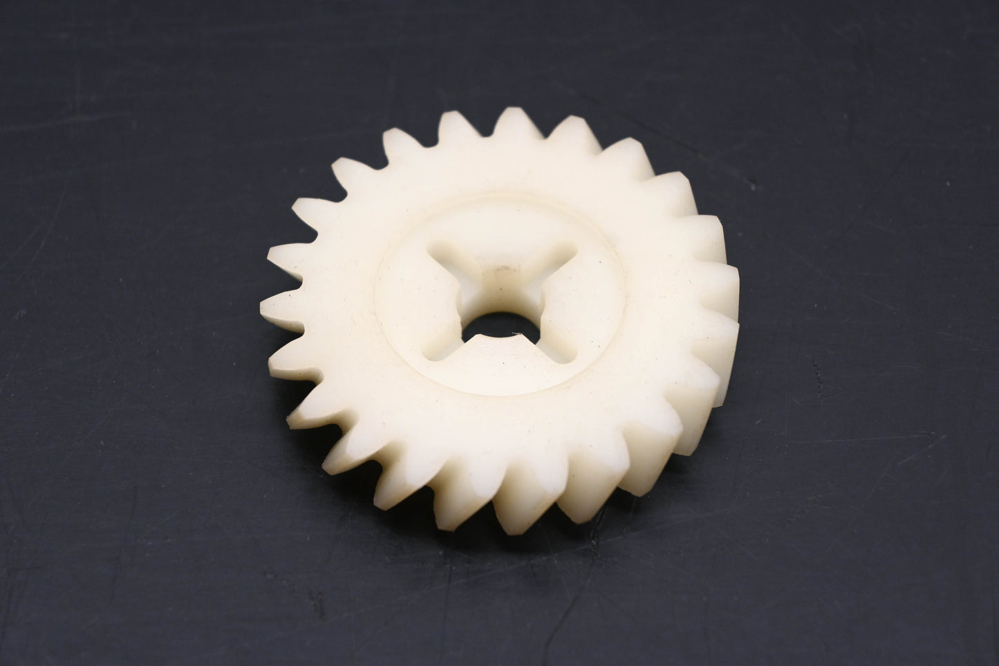 New OEM Yamaha 280-13178-00-00 Oil Pump Drive Gear NOS