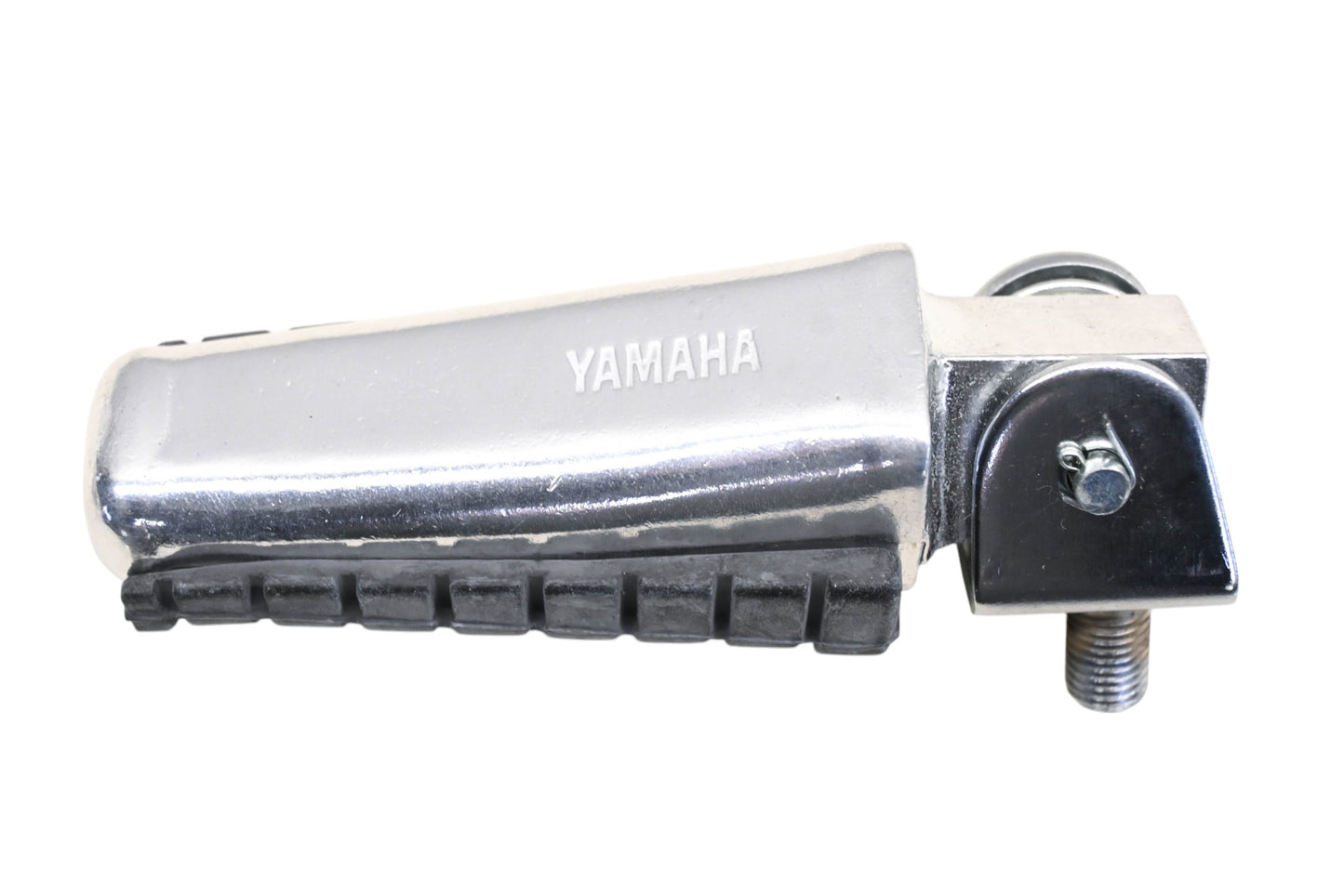 New OEM Yamaha 1UT-27440-01-00 Right Rear Footpeg NOS