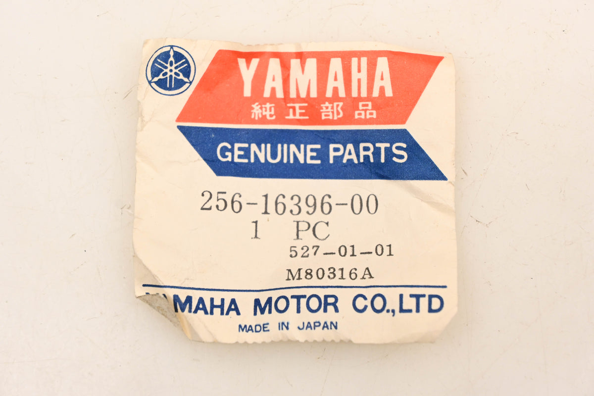 New OEM Yamaha 256-16396-00-00 Push Screw Housing NOS
