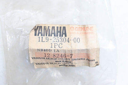 New OEM Yamaha 1L9-25304-00-00 Spokes & Nipples NOS
