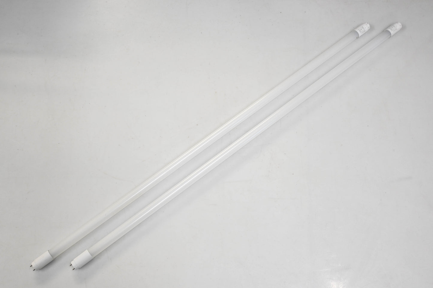 MaxLite L16.5T8SE450-CG10 4FT 16.5W 120-277V LED Bulbs Qty 2 NOS