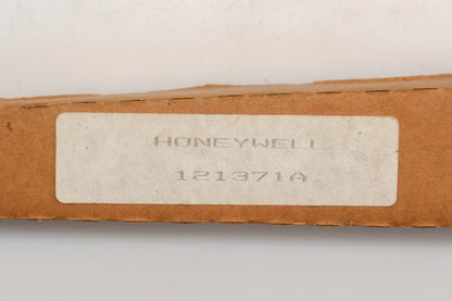 Honeywell 121371A 1/2" Copper Aquastat Well NOS