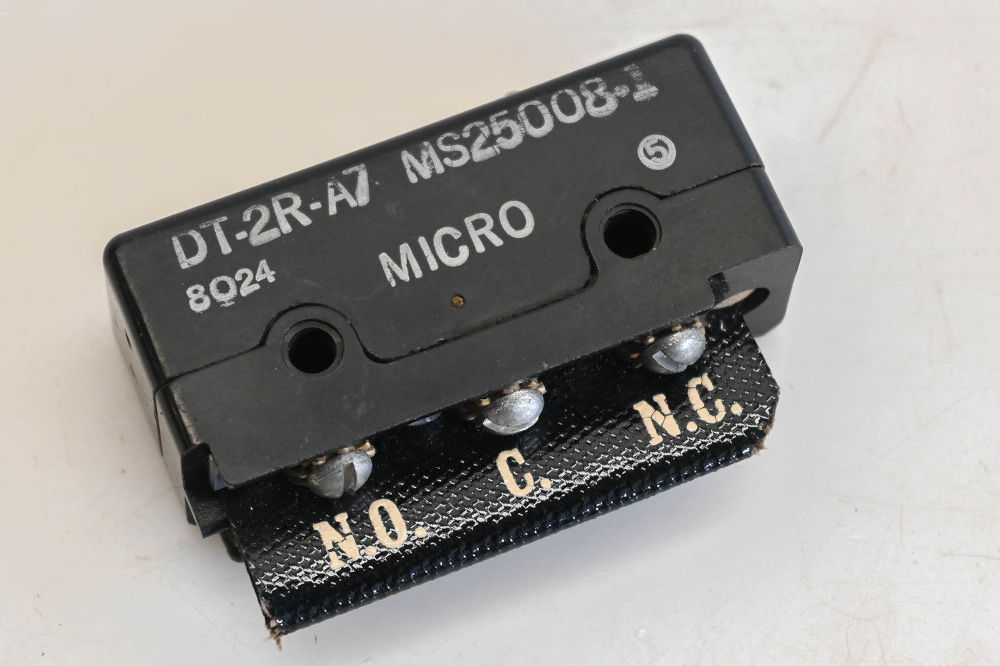 Micro Switch DT-2R-A7, MS25008-1 10A-125/250V Switch NOS