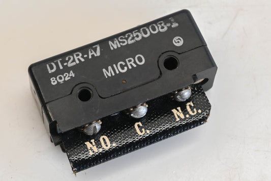 Micro Switch DT-2R-A7, MS25008-1 10A-125/250V Switch NOS