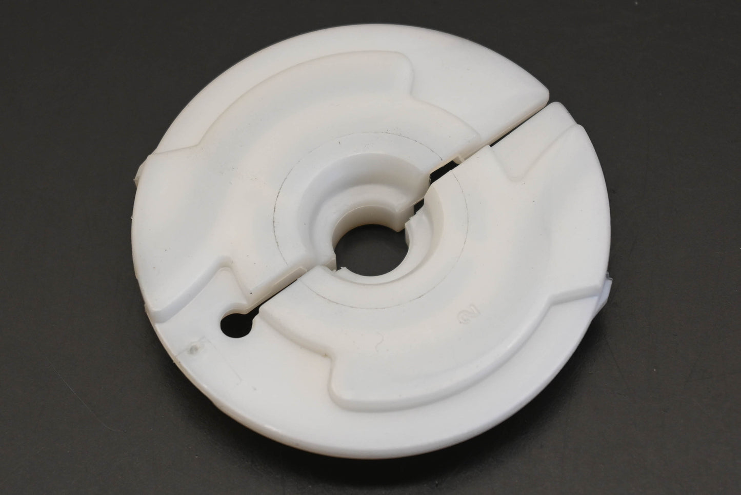 New OEM Briggs & Stratton 695128 Friction Pawl Plate NOS