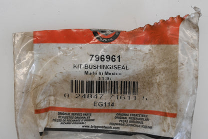 New OEM Briggs & Stratton 796961 Bushing Seal Kit NOS