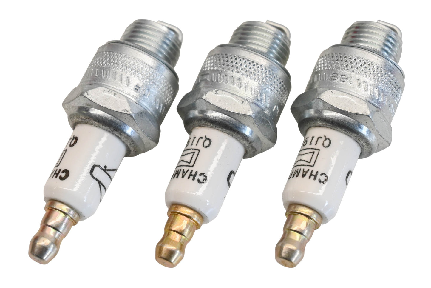 New OEM Briggs & Stratton 697451 Spark Plugs Qty 3 NOS