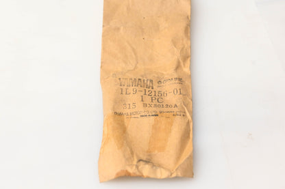 Yamaha 1L9-12156-01-00 Arm Shaft Rocker NOS