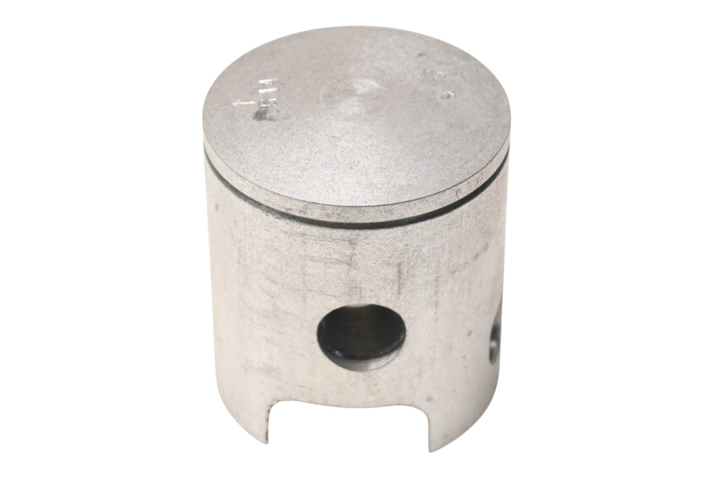 New OEM Yamaha 318-11631-00-96 Piston NOS