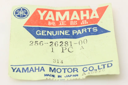 New OEM Yamaha 256-26281-00-00 Upper Grip Cap NOS