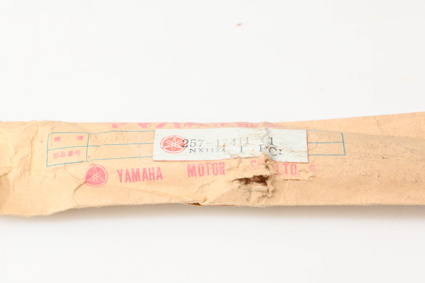 New OEM Yamaha 257-17411-01-00 Main Axle NOS