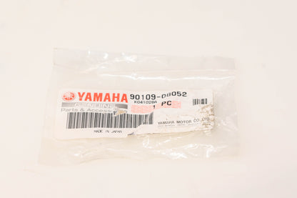 New OEM Yamaha 90109-08052-00 Flanged Bolt NOS