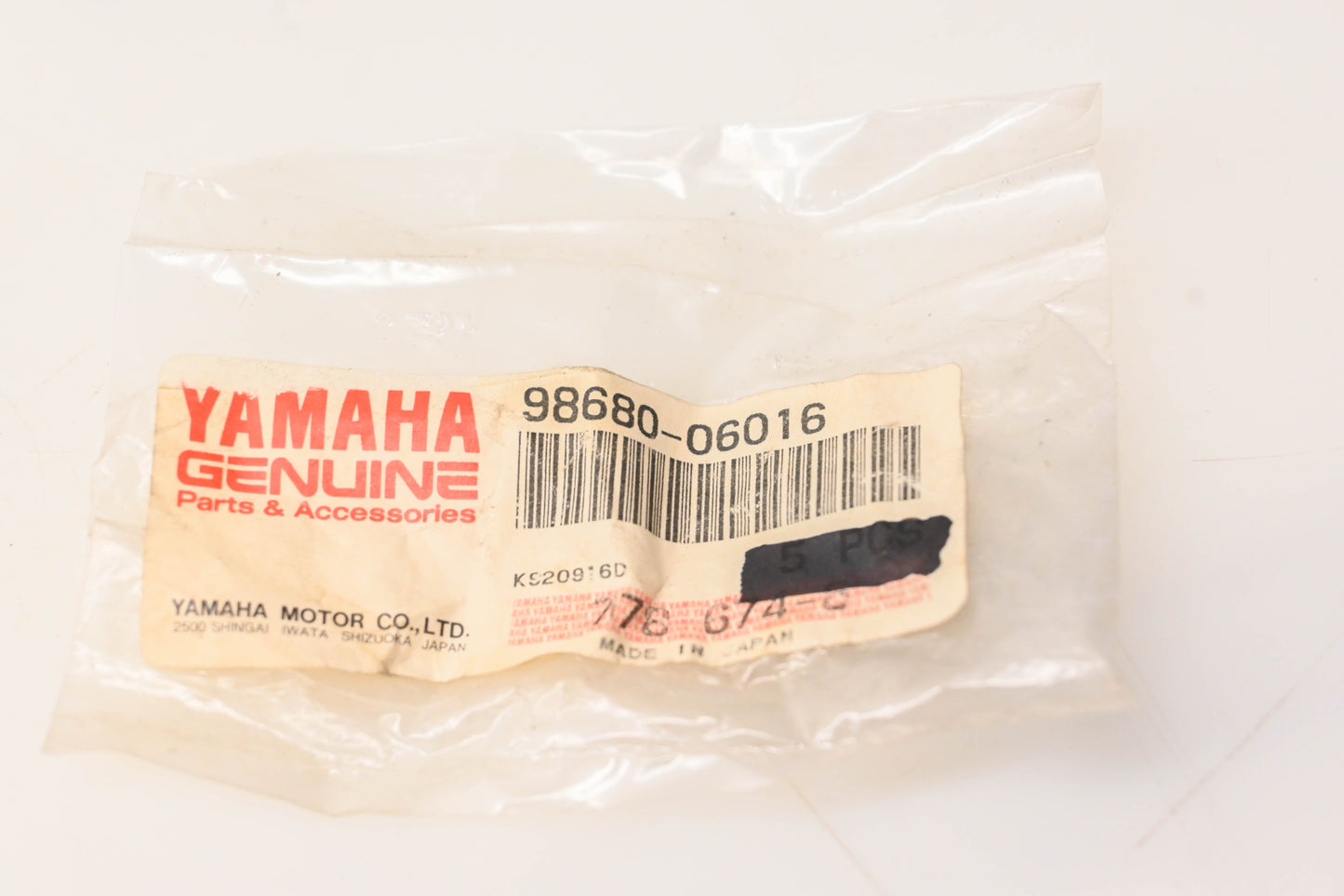 New OEM Yamaha 98680-06016-00 Flat Head Screw NOS