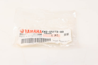 New OEM Yamaha EW2-65772-00-00 Hook NOS