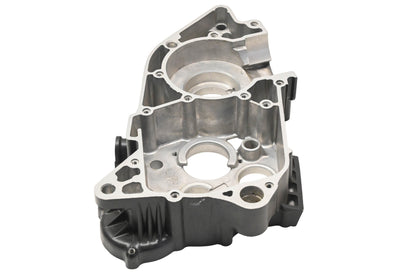New OEM Yamaha 437-15121-02-00, 3R3-14452-00-00 Crankcase NOS