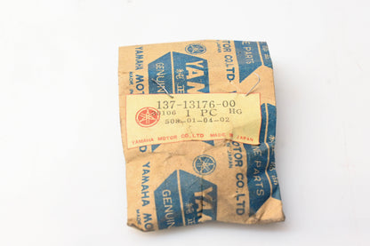 New OEM Yamaha 137-13176-00-00 Oil Pump Worm Shaft Bushing NOS