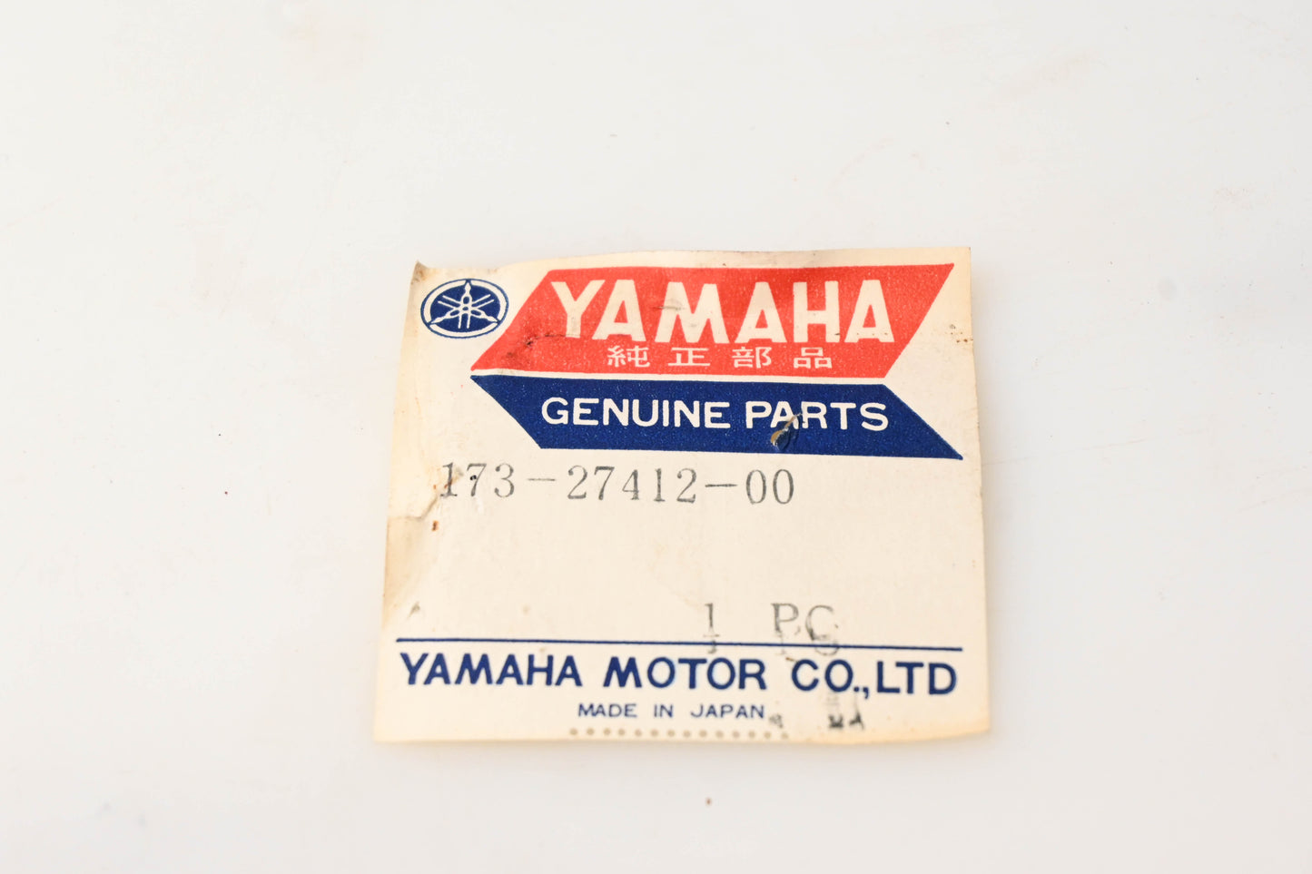 New OEM Yamaha 173-27412-00-00 Foot Rest Bracket NOS