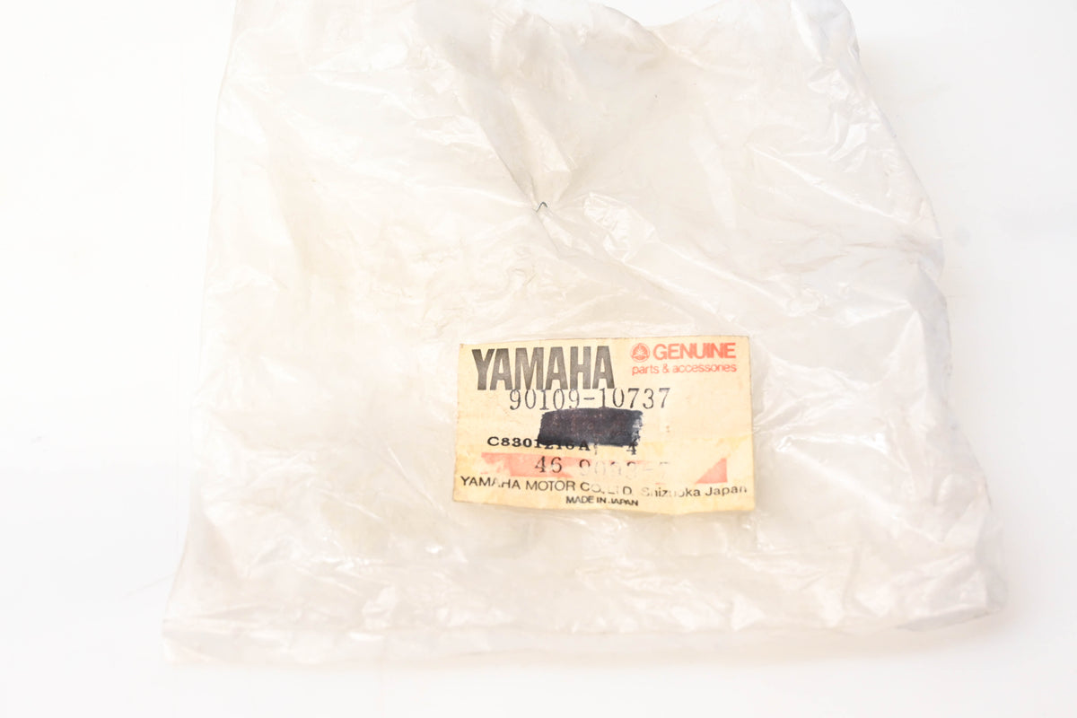 New OEM Yamaha 90109-10737-00 Bolt NOS