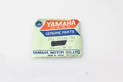 New OEM Yamaha 251-25186-00-00 Collar NOS
