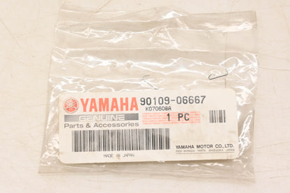 New OEM Yamaha 90109-06667-00 Bolt NOS