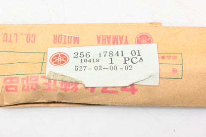 New OEM Yamaha 256-17841-01-00 Tachometer Gear Drive Shaft NOS