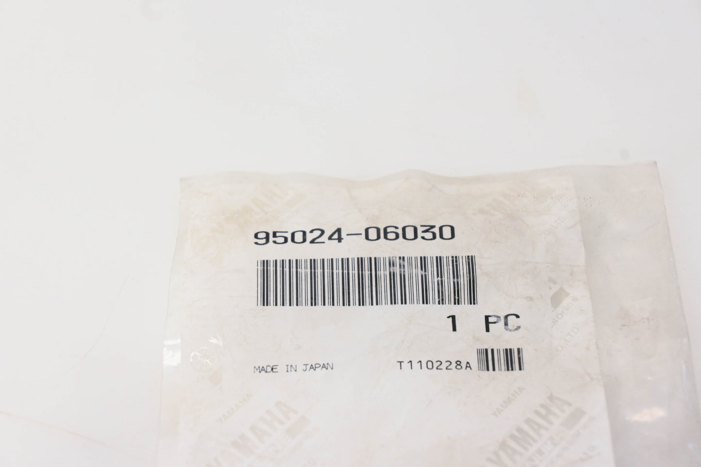 New OEM Yamaha 95024-06030-00 Flanged Bolt NOS