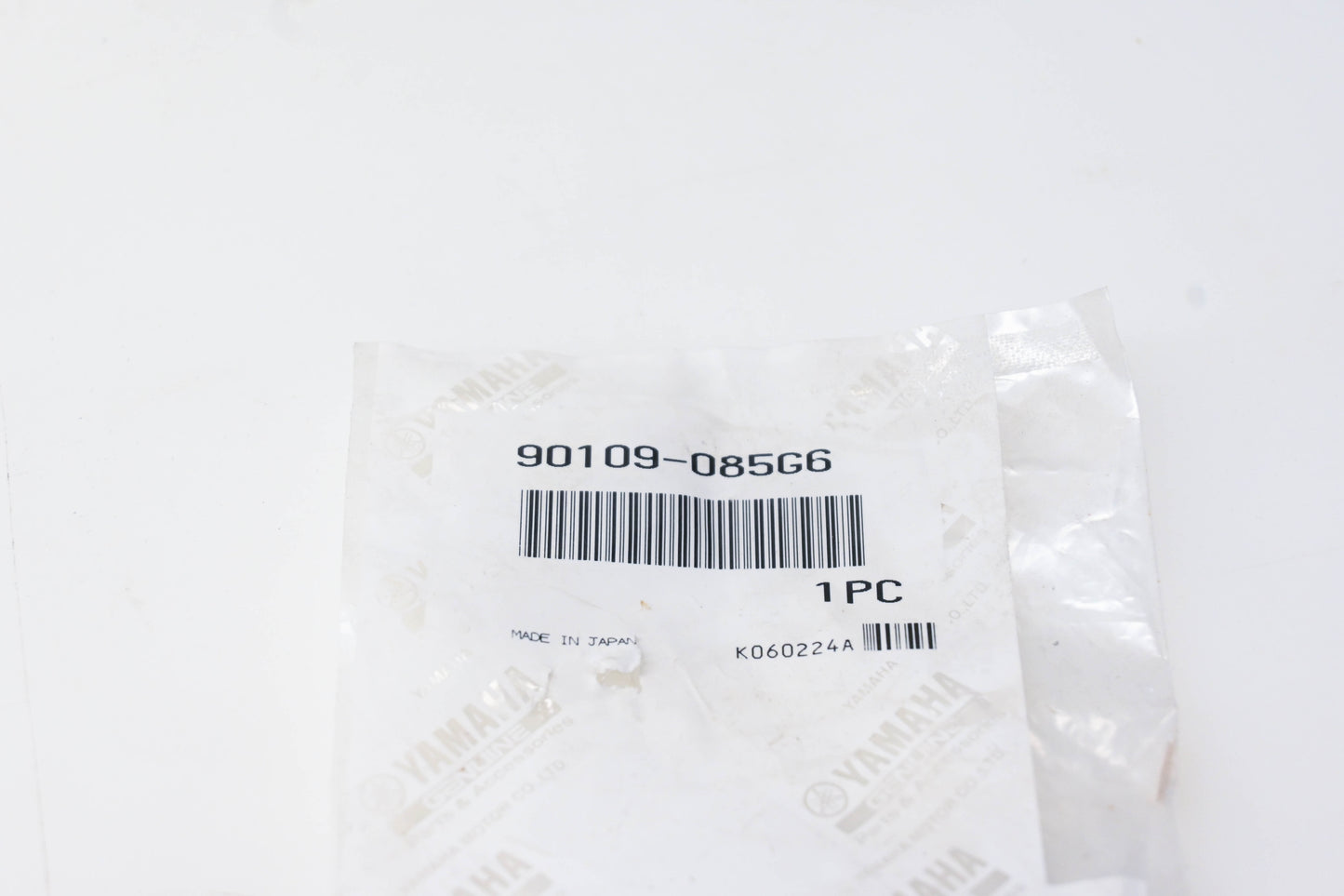 New OEM Yamaha 90109-085G6-00 Bolt NOS