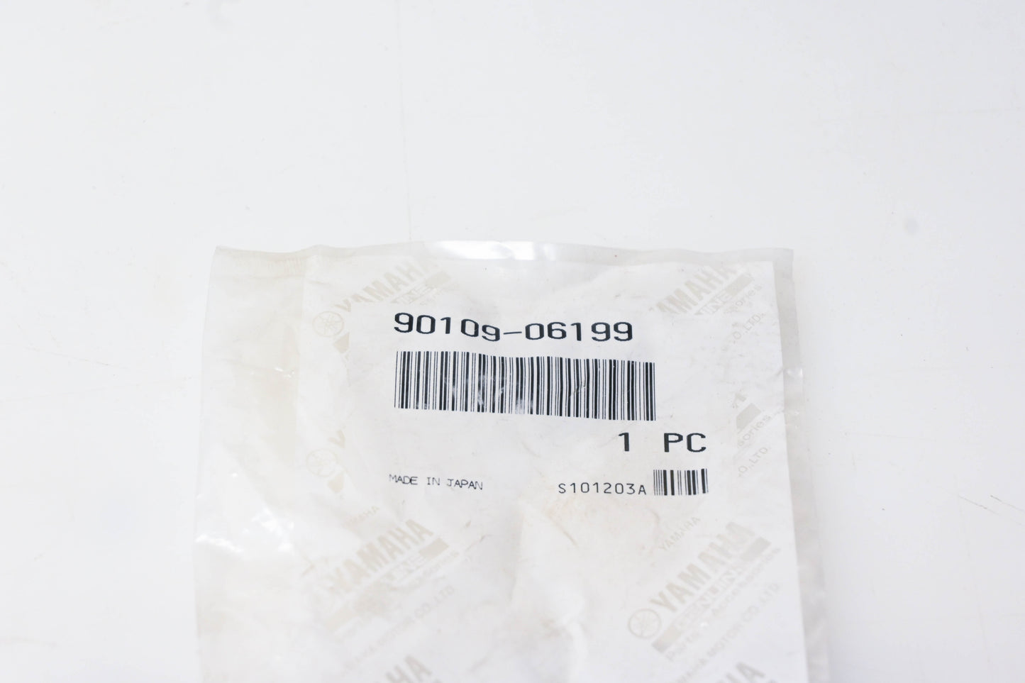New OEM Yamaha 90109-06199-00 Bolt NOS