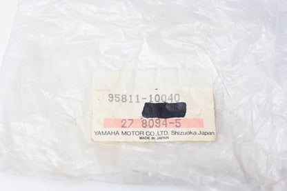 New OEM Yamaha 95811-10040-00 Flanged Bolt NOS