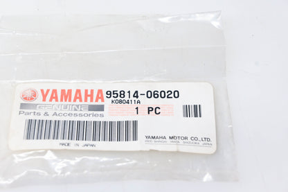 New OEM Yamaha 95814-06020-00 Flanged Bolt NOS
