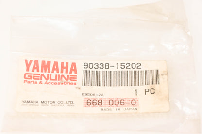 Yamaha 90338-15202-00 Plug NOS