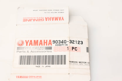 Yamaha 90340-32123-00 Stator Plug NOS