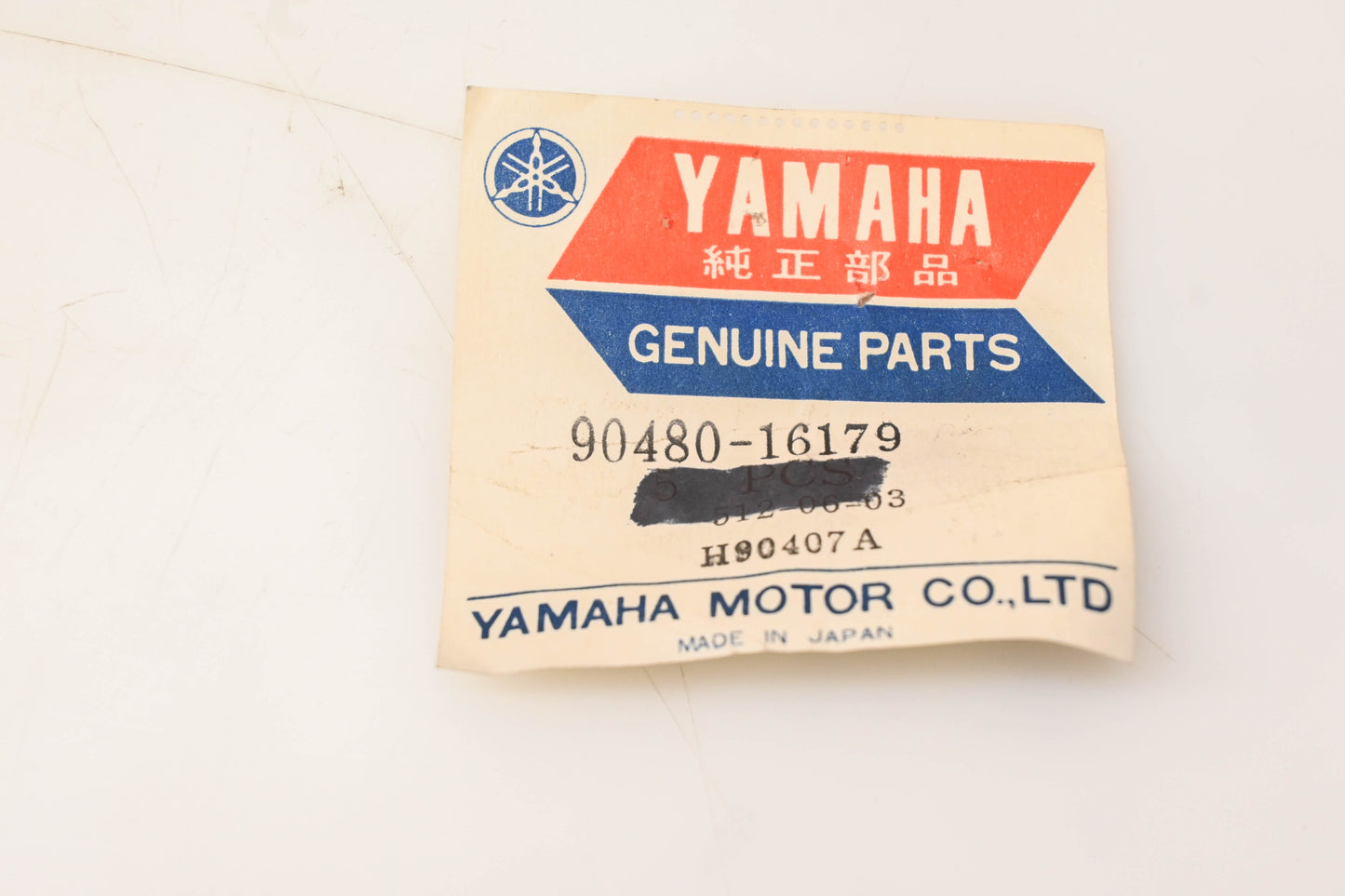 New OEM Yamaha 90480-16179-00 Grommet NOS