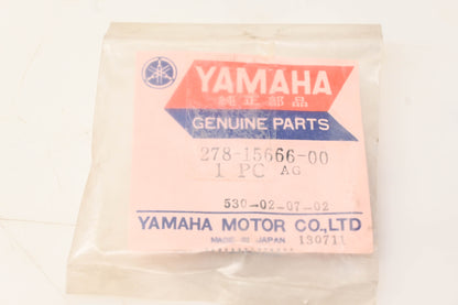 New OEM Yamaha 278-15666-00-00 Kick Starter Spacer NOS