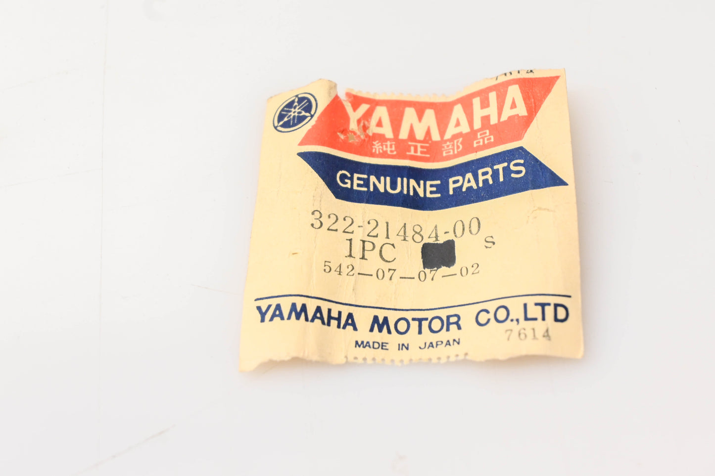 New OEM Yamaha 322-21484-00-00 Bolt NOS