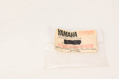 New OEM Yamaha 92506-06014-00 Screw NOS