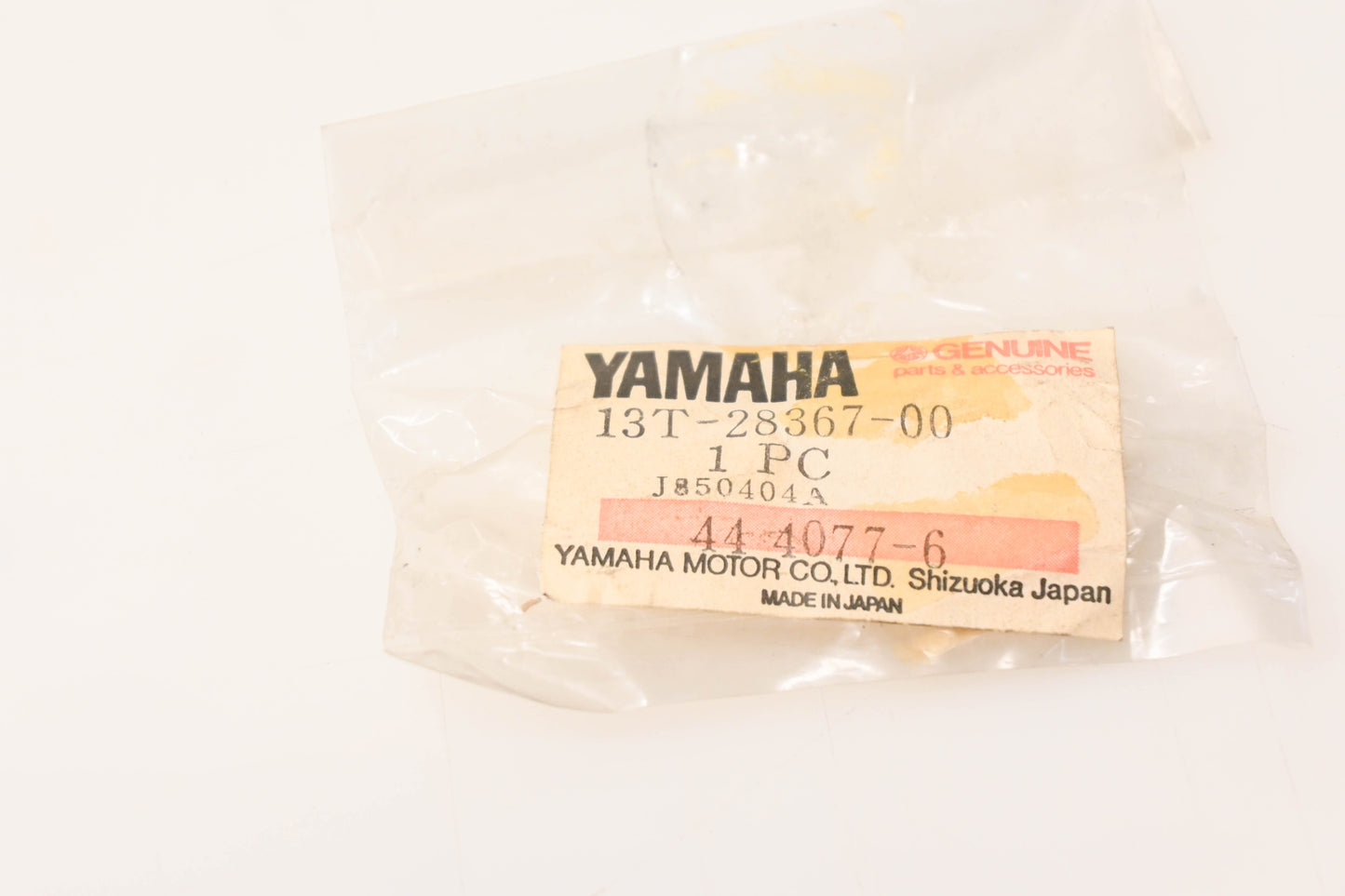 New OEM Yamaha 13T-28367-00-00 Leg Shield Bracket NOS