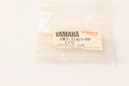 New OEM Yamaha 4V2-21419-00-00 Fender Bracket NOS