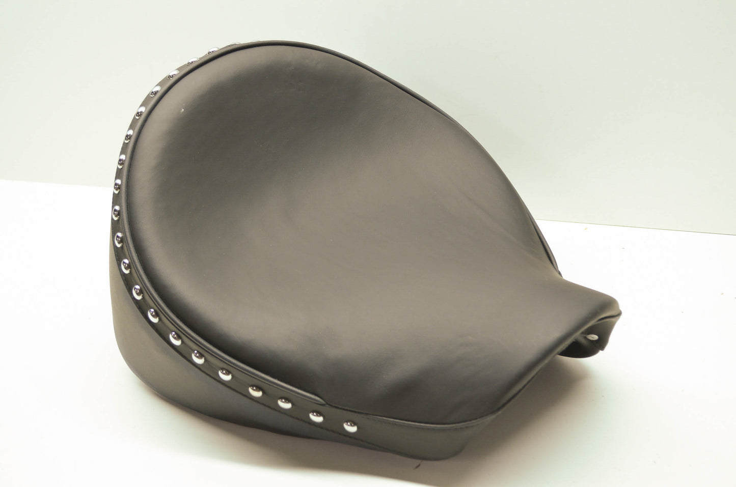 NEW OEM Yamaha Custom Solo Seat Studded 96-01 Royal Star Tour Classic Deluxe NOS