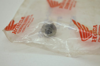 OEM Honda 90107-MN4-000 Pan Screw (5X14) NOS