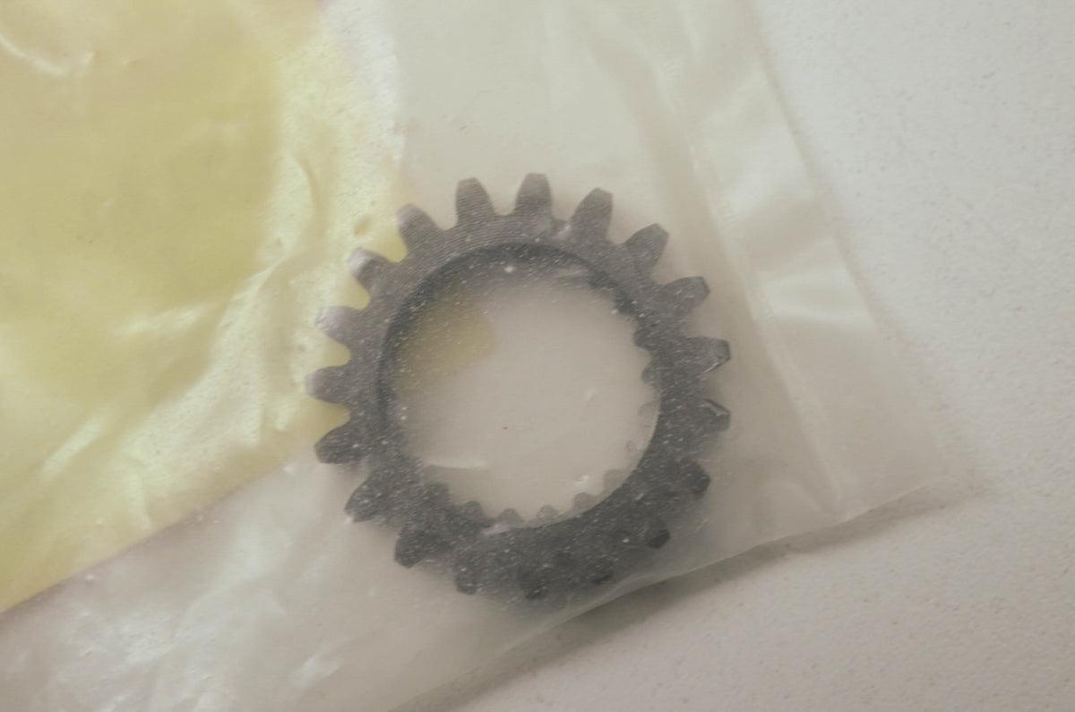 OEM Honda 15130-KV2-900 Oil Pump Drive Gear NOS