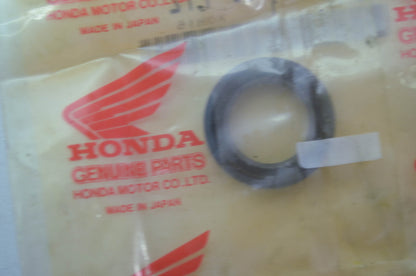 OEM Honda 91205-KA3-712 Oil Seal 16.5X25X5 NOS