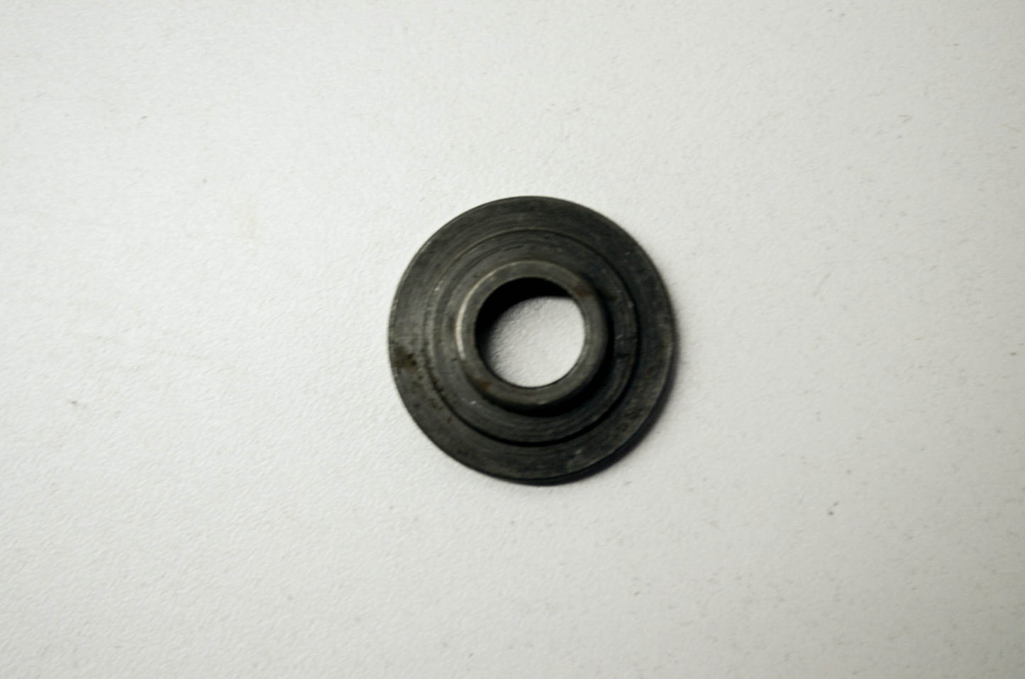OEM Yamaha 256-12117-02-00 Valve Spring Retainer NOS