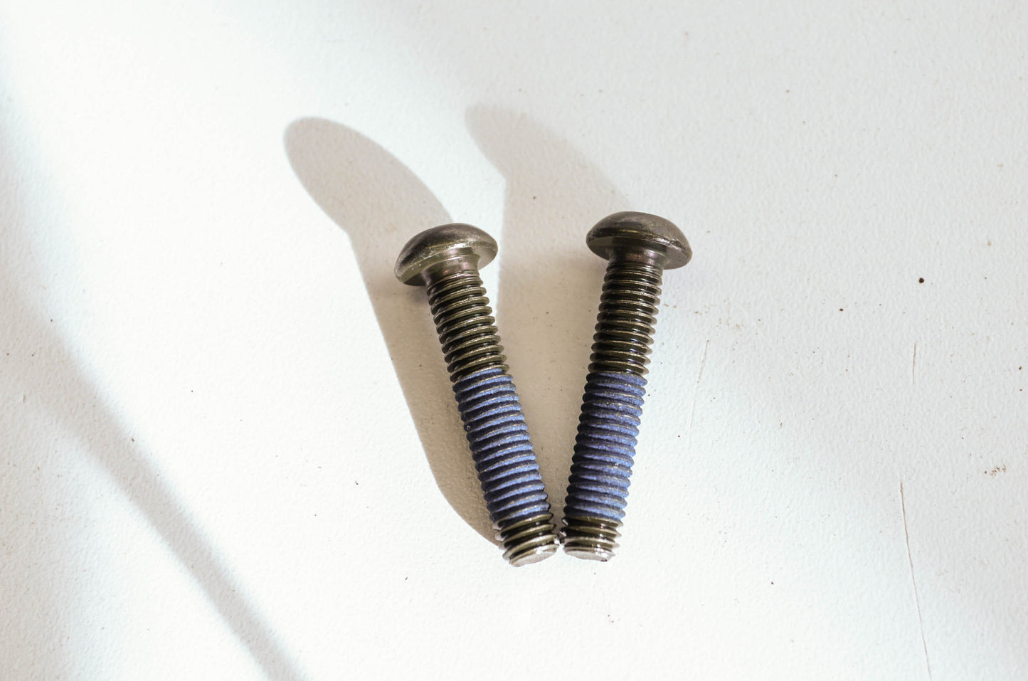 New OEM Yamaha Screw spec L shape 2 screws in lot NOS