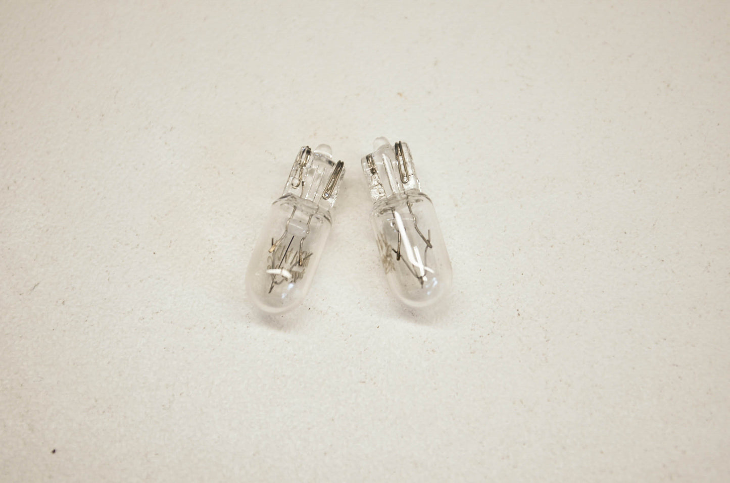 New OEM Yamaha Meter Bulb 2 bulbs in this lot 14V3W FZX700 YFM350 XJ700 YX700 YX
