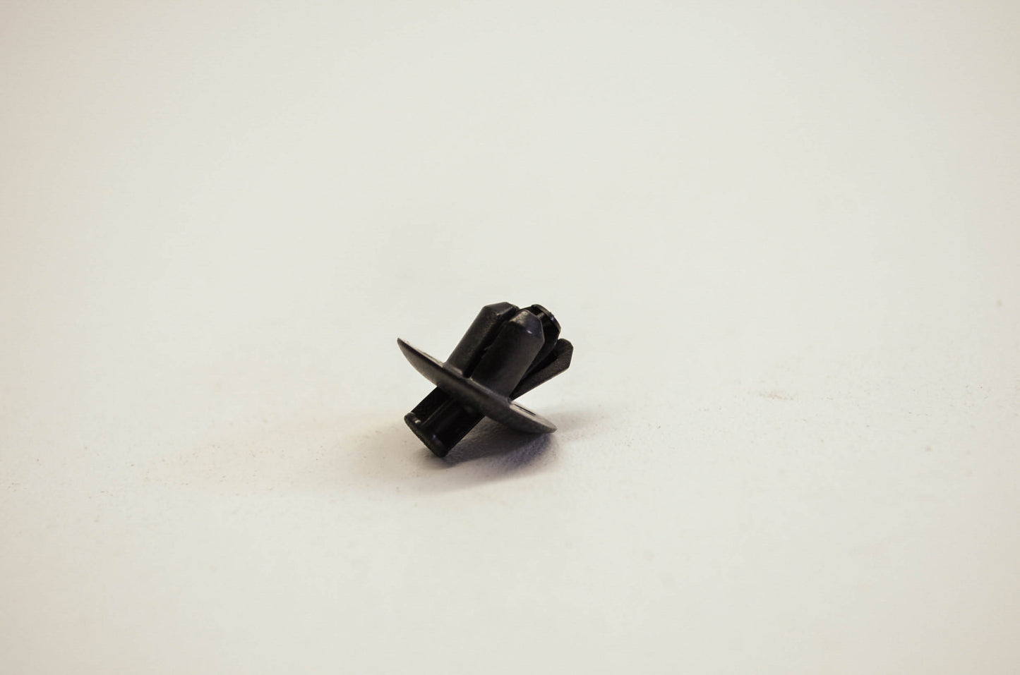 OEM Yamaha 90269-07077-00 Rivet NOS