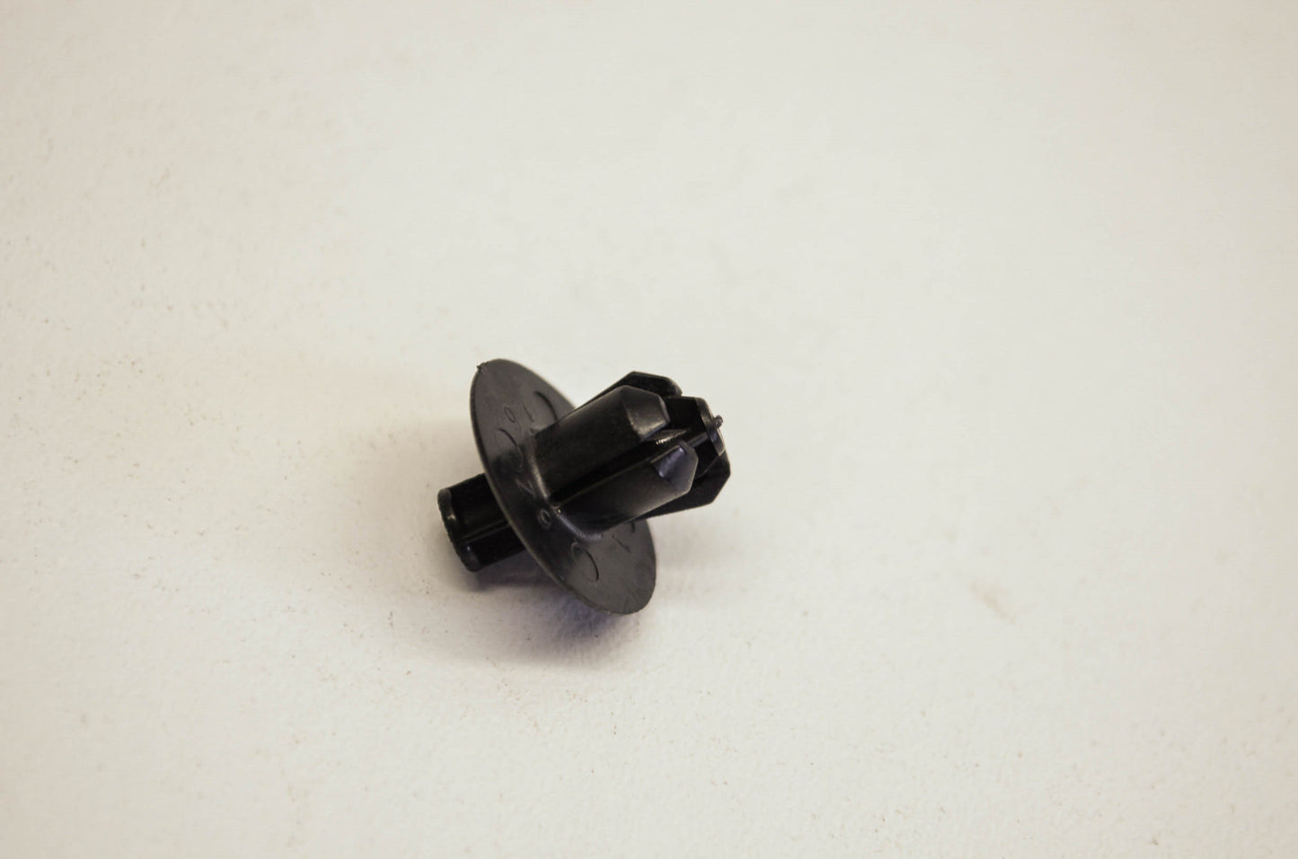 OEM Yamaha 90269-07077-00 Rivet NOS