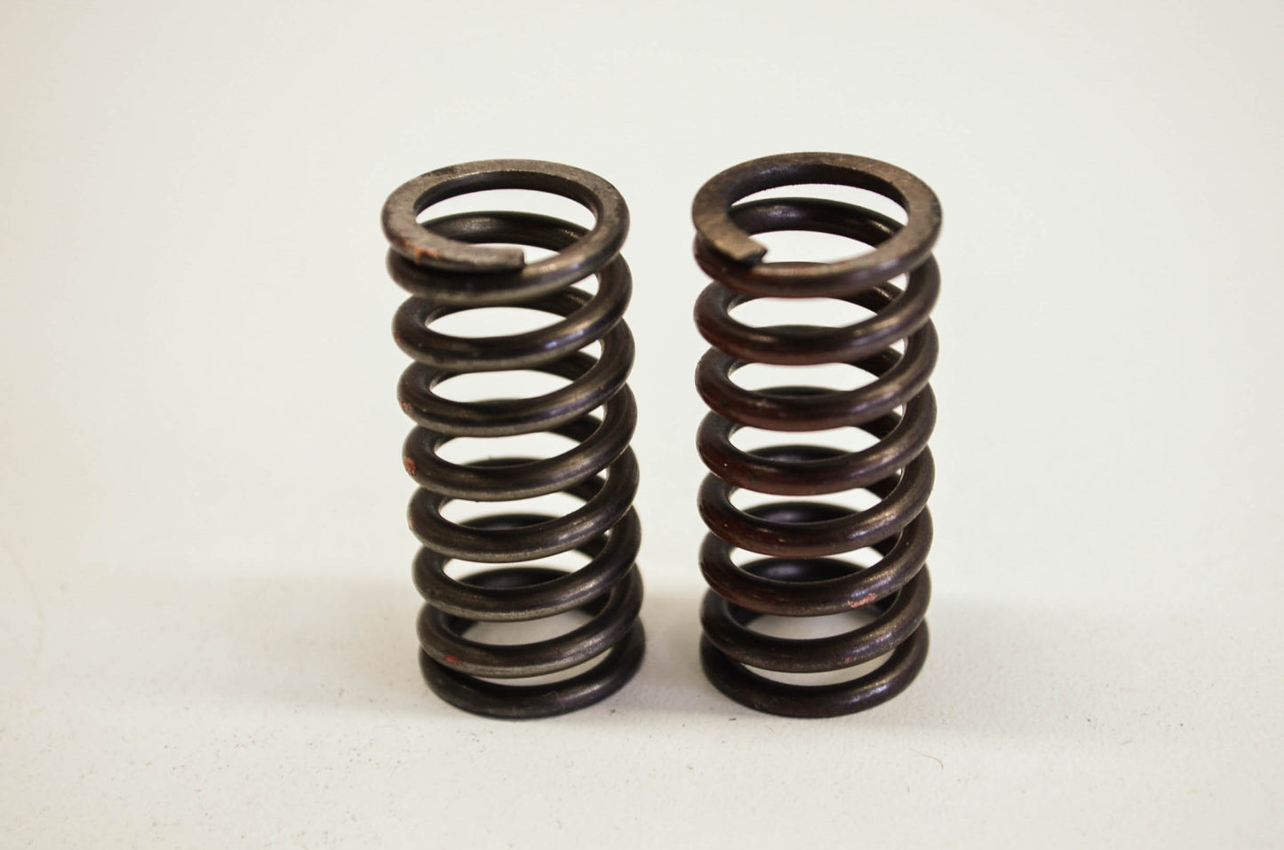 OEM Yamaha 90501-24408-00 Compression Spring NOS