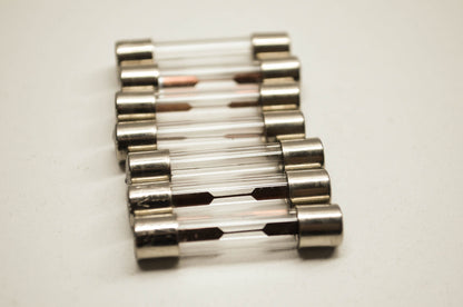 OEM Honda 98200--20500 FUSE B (5A) EB11000 EM3500SX EM5000SX EMS4000 Qty 7 NOS