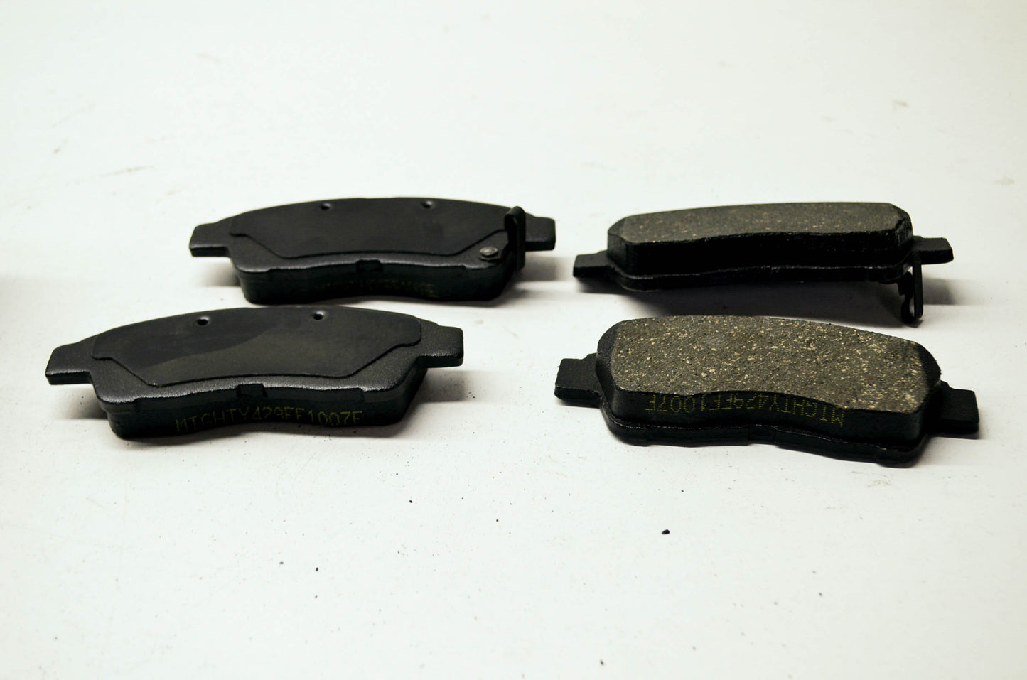 New Mighty Disc Brake Pads 93-97 Geo Prizm 92-00 Toyato Camry 94-97 Celica 93-97